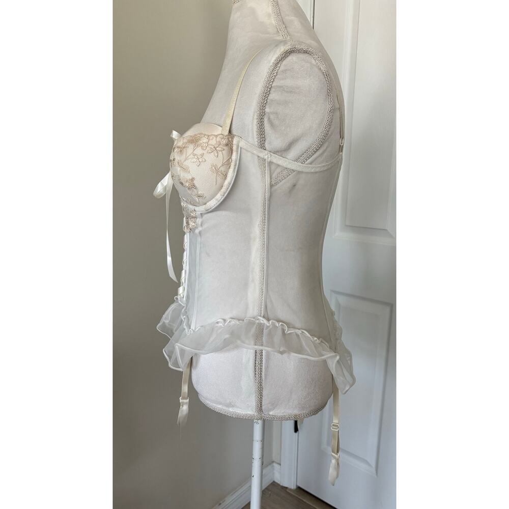 Enchanting Ivory White Lace Corset Medium Lace Garter Clips Vintage Lingerie - Picture 5 of 7